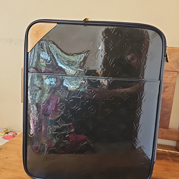 Louis Vuitton Navy Vernis Pegase 45  - Picture 5 of 6